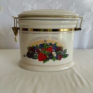 Knott’s Berry Farm Ceramic Canister Vintage Pressure Sealed